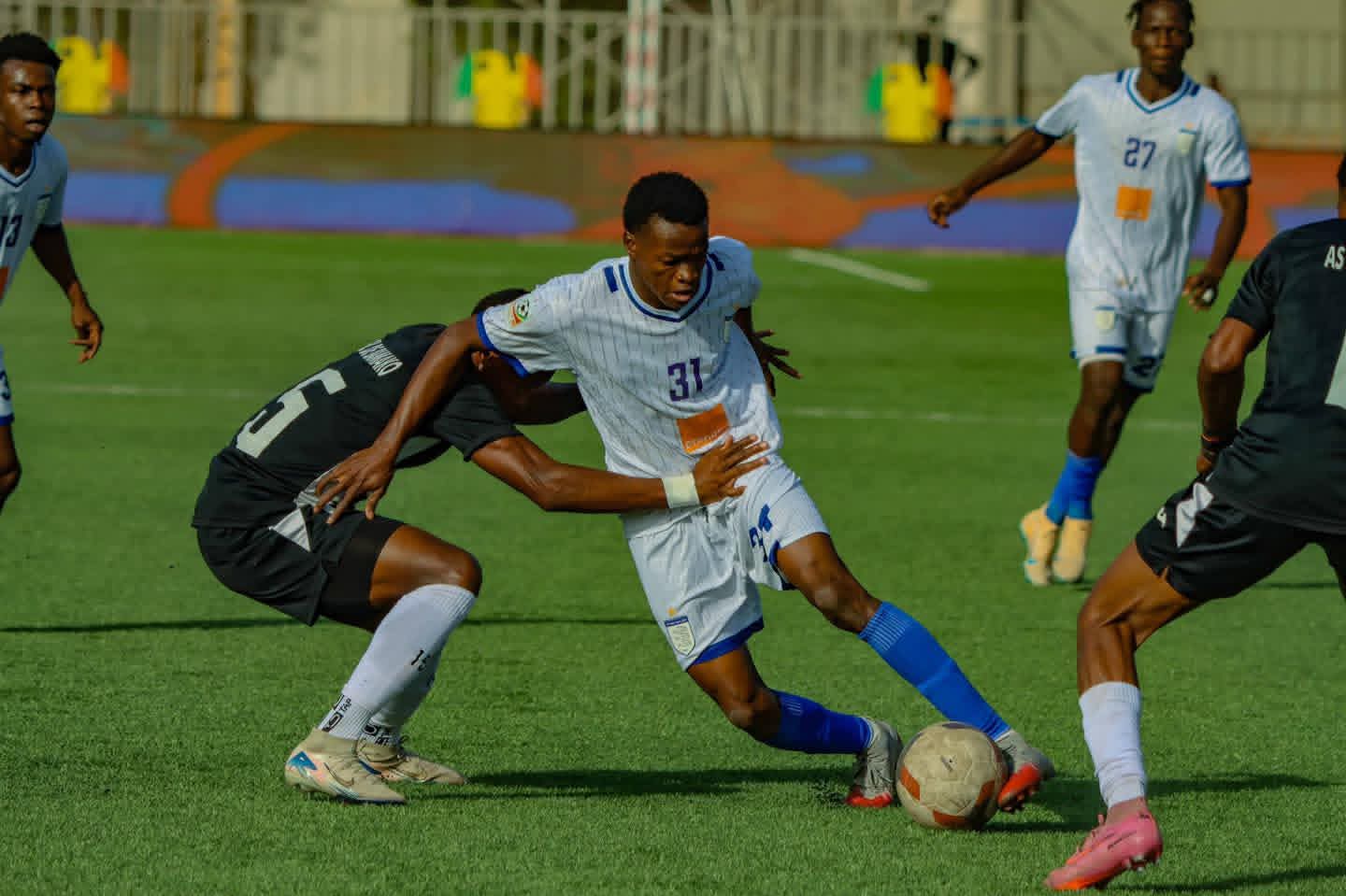 Championnat national de Ligue 1 professionnelle : le champion en titre accroché à nouveau